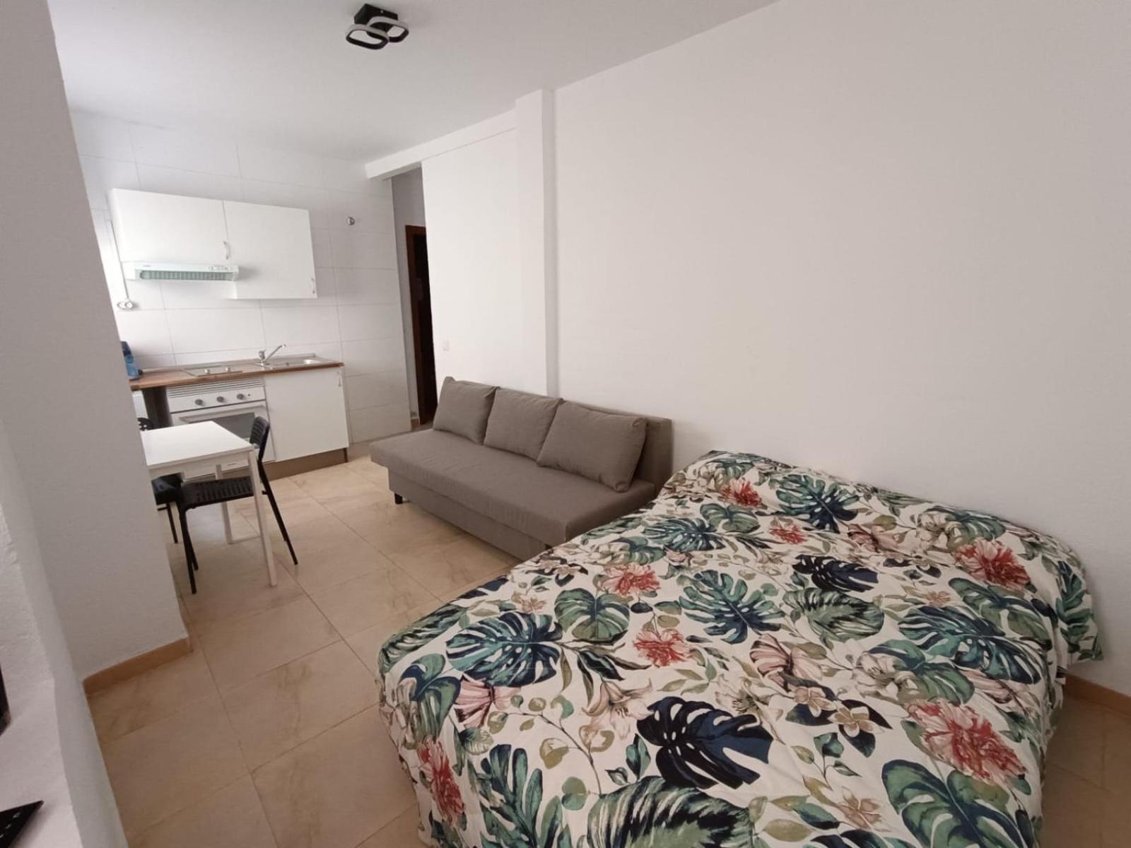 Apartamentos Larios Малага Экстерьер фото
