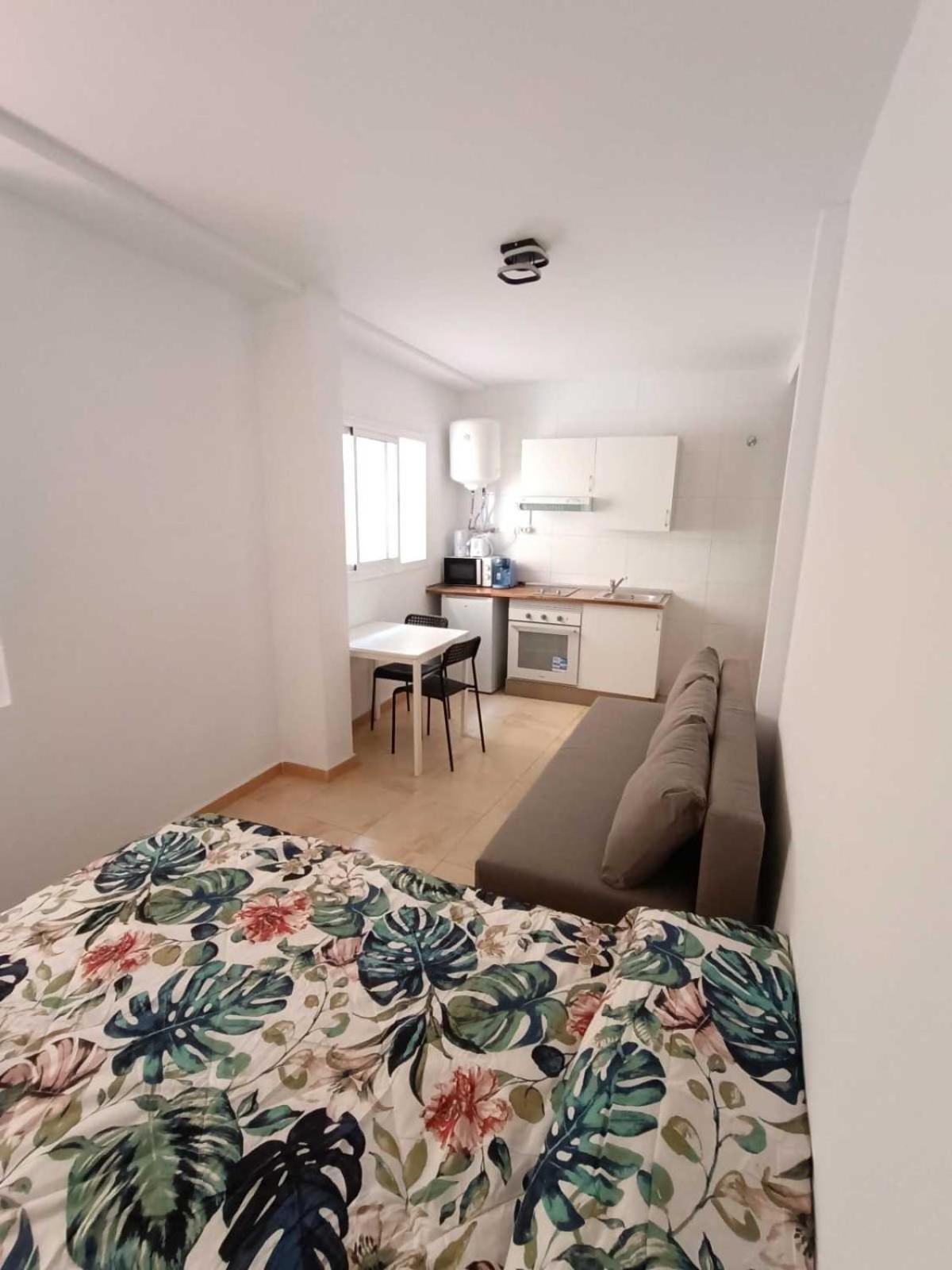 Apartamentos Larios Малага Номер фото